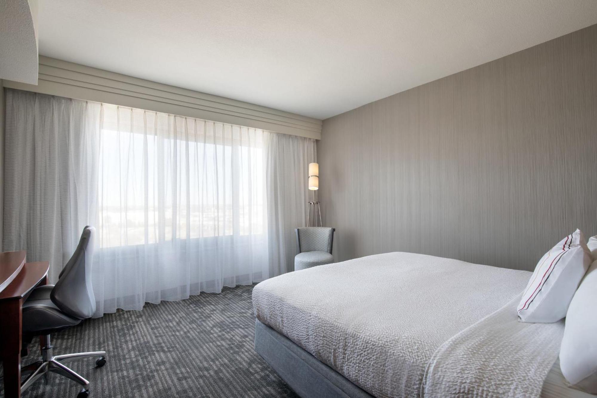 คอร์ตยาร์ด ฟอร์ต สมิตท์ ดาวน์ทาวน์ Hotel ฟอร์ตสมิธ ภายนอก รูปภาพ